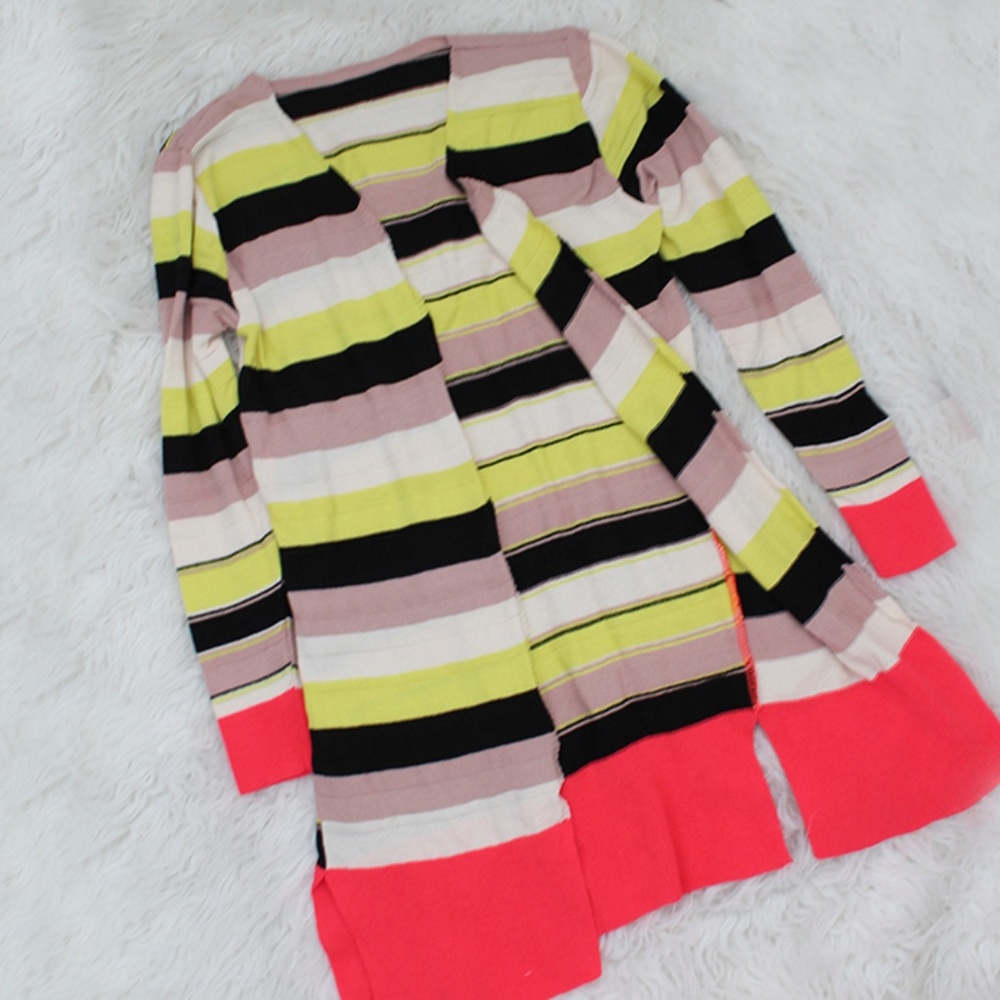 🆕 Colorful Striped Knit Cardigan - Picture 2 of 8